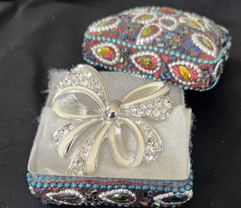 Sparkle and Style: Why a Rhinestone Costume Brooch Is a Must-Have Accessory